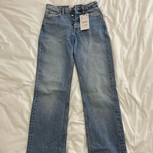 Mid rise Full Length Straight Jeans